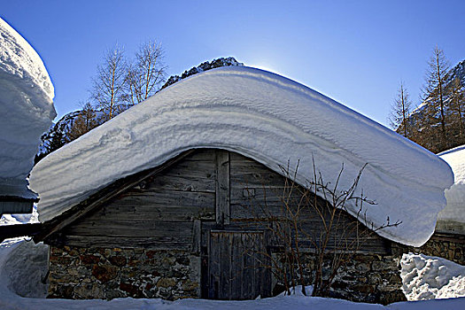法国,阿尔卑斯山,上萨瓦省,下雪,木房子