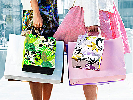 两个,女孩,朋友,拿着,购物袋,商场