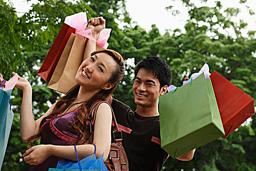 中国人,情侣,拿着,购物袋,微笑