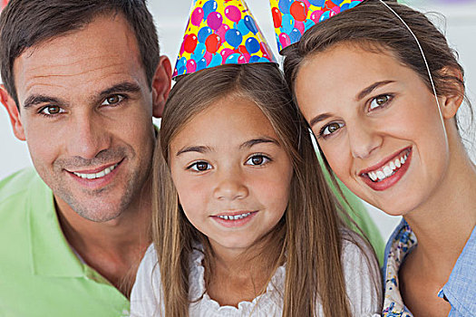 父母,女儿,穿,派对帽,庆贺,生日