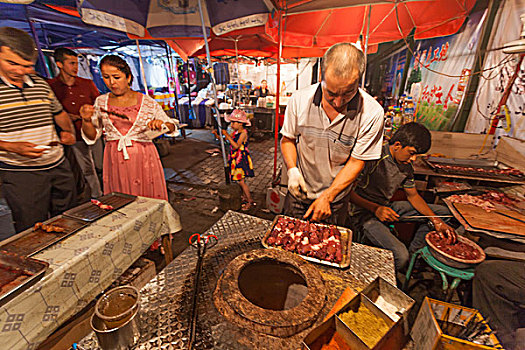 新疆美食馕坑烤肉