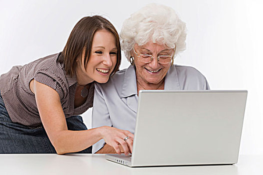 年轻,女人,帮助,破旧,笔记本电脑