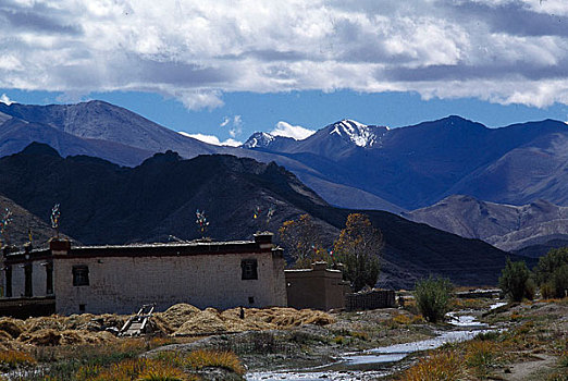 西藏山南