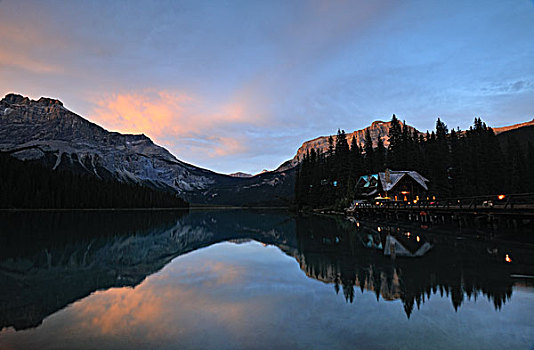 翡翠湖,住宿,黄昏,幽鹤国家公园,不列颠哥伦比亚省,加拿大