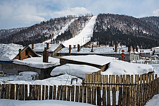 雪屋与滑雪道