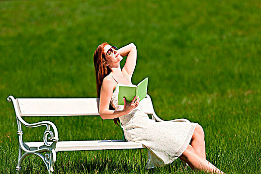 红发,女人,放松,白色背景,长椅,草地,浅