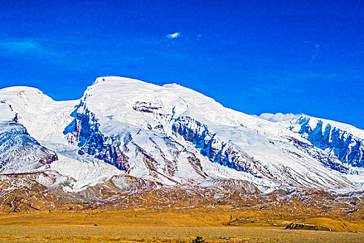 新疆,雪山,蓝天,红山