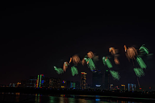 烟花,建筑群,河流,夜景,水,灯,节日