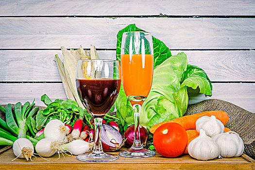 蔬菜,木桌子,果汁