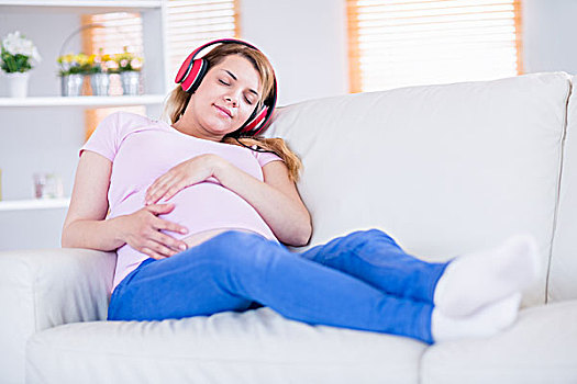 孕妇,听,音乐,接触,腹部,在家,客厅