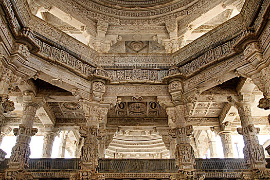 柱廊,大理石庙宇,庙宇,拉纳普尔,拉贾斯坦邦,印度,亚洲