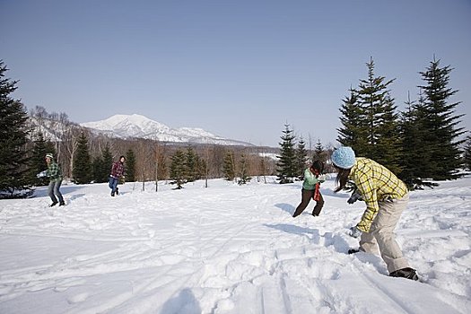 打雪仗