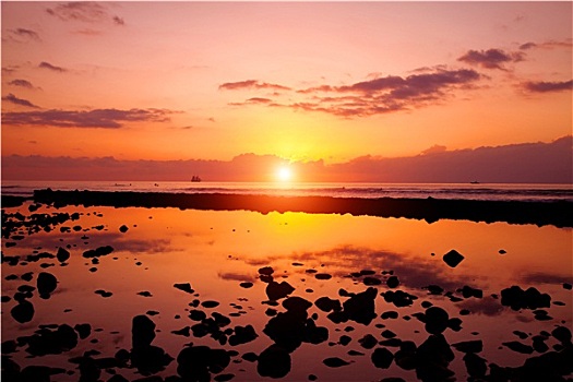 日落海滩,石头