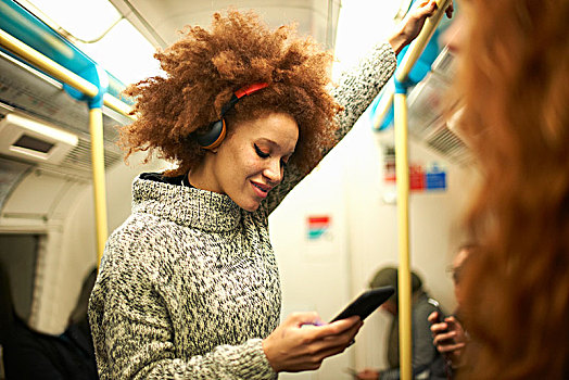 美女,地铁,看,智能手机