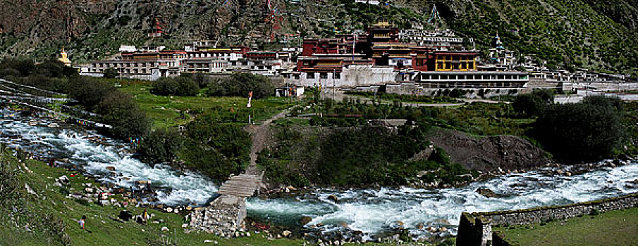 西藏楚布寺全景