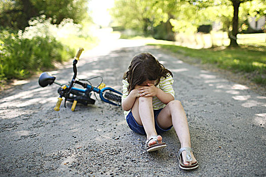 5岁,女孩,靠近,自行车,落下,乡间小路