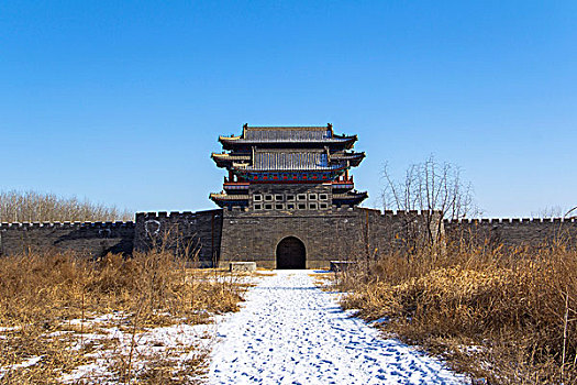 中国涿州影视城的古代建筑城门