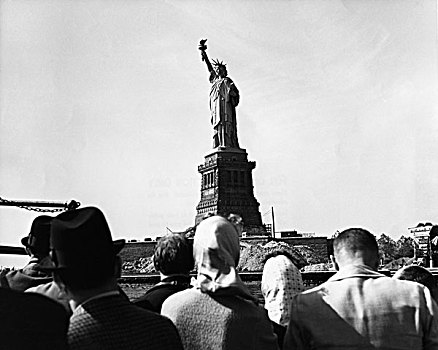 游客,看,雕塑,自由女神像,纽约,美国