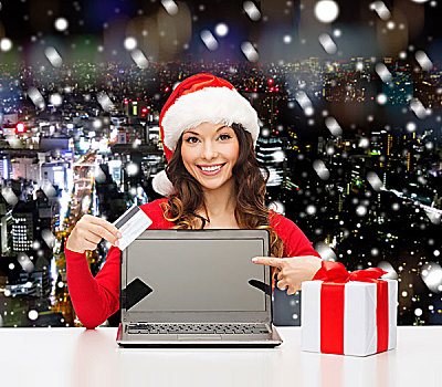 圣诞节,休假,科技,人,概念,微笑,女人,圣诞老人,帽子,礼盒,笔记本电脑,上方,雪,夜晚,城市,背景