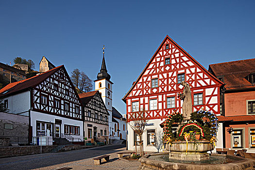 半木结构房屋,复活节,喷泉,小,瑞士,上弗兰科尼亚,弗兰克尼亚,巴伐利亚,德国,欧洲