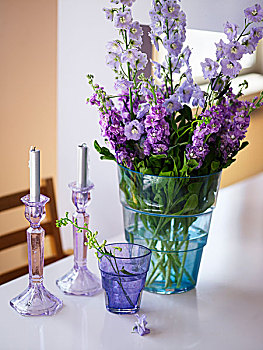 蓝色,玻璃花瓶,紫色,粉色,夏花,两个,蜡烛