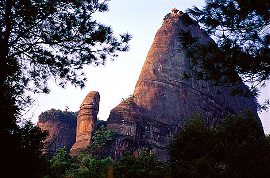 丹霞山自然的柱状石