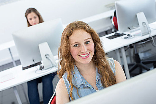微笑,女学生,电脑课