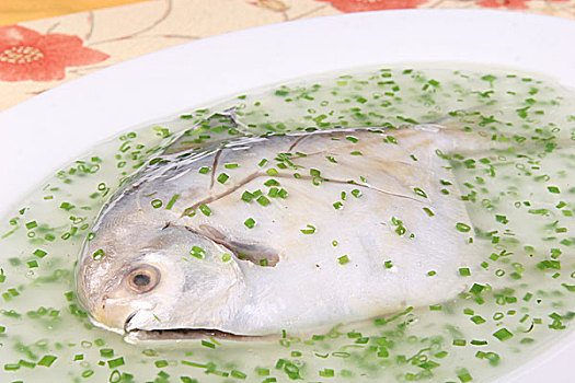 老上海葱油鲳鱼