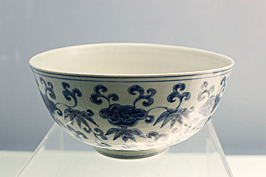 景德镇窑青花缠枝灵芝纹碗,十五世纪