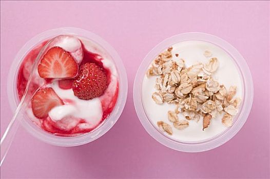 草莓酸奶,天然酸奶,粮食,罐