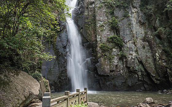 溪口风光青山瀑布栈桥