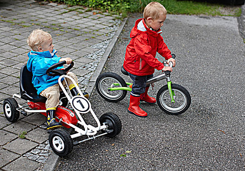 幼儿,男孩,骑,自行车,卡丁车