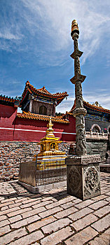 山西忻州市五台山菩萨顶寺院前石旗杆