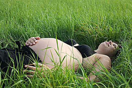 孕妇,草丛