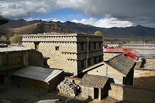 四川甘孜稻城藏族民居