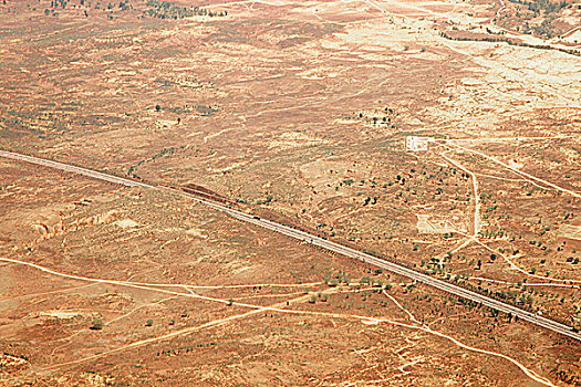 航拍沙漠公路