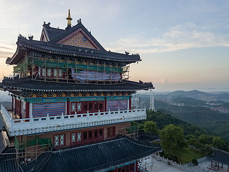 航拍清晨时分的惠州高榜山景区挂榜阁风光