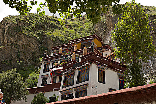 西藏拉萨鲁普岩寺