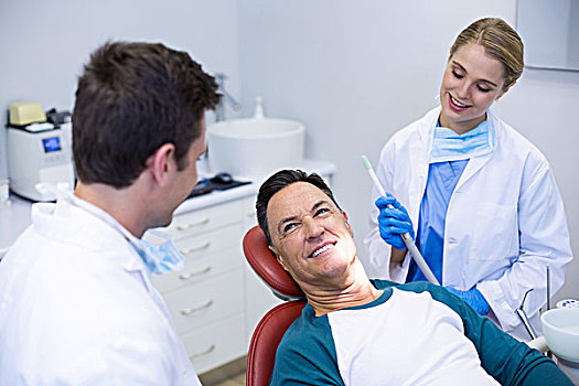 牙医,互动,男患者,诊所