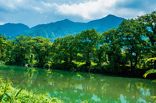 小河风光