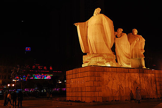 河南洛阳周王城广场上的雕塑
