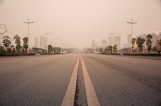 空旷的城市公路
