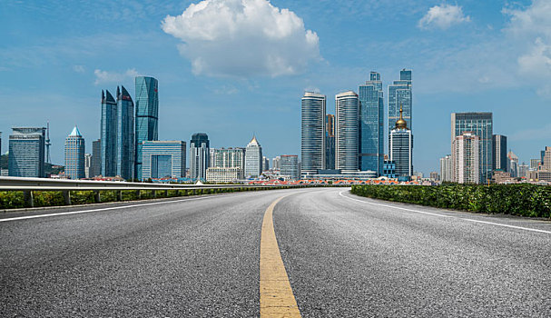 城市道路和建筑景观天际线