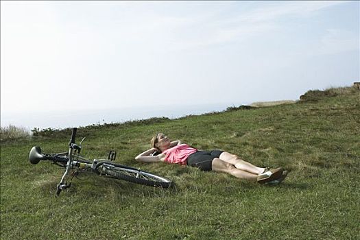 女人,休息,草地,自行车