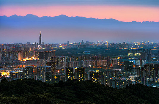 四川省成都市龙泉山眺望城市夜景远景图