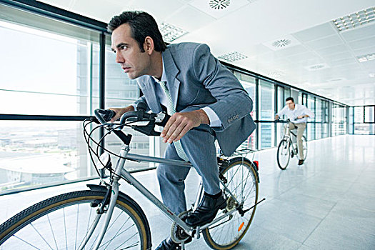 商务人士,骑,自行车,室内
