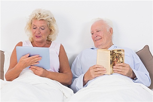 老年夫妇,读