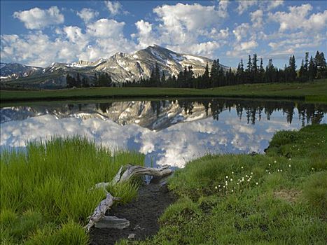 顶峰,散开,云,反射,湖,优胜美地国家公园,加利福尼亚
