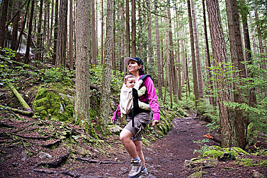母亲,婴儿,男孩,远足,树林,温哥华,不列颠哥伦比亚省,加拿大