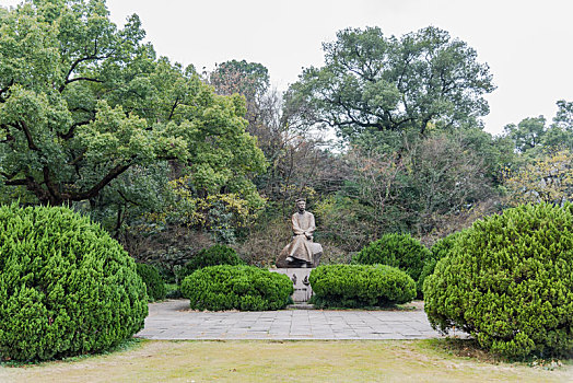 杭州西湖孤山公园鲁迅雕像